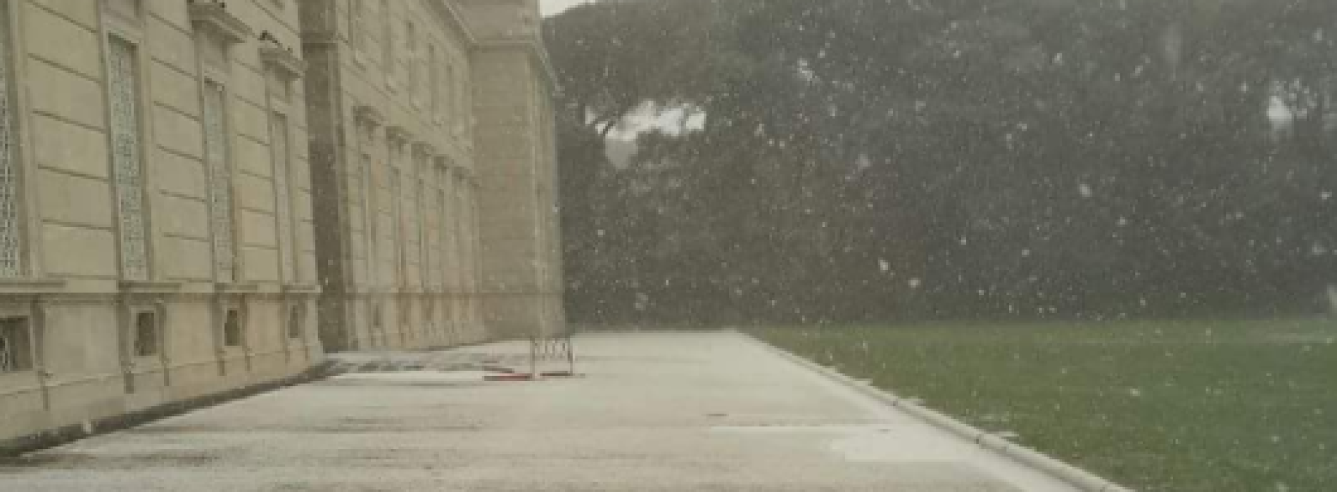 La Befana arriva a Caserta con una spruzzata di neve