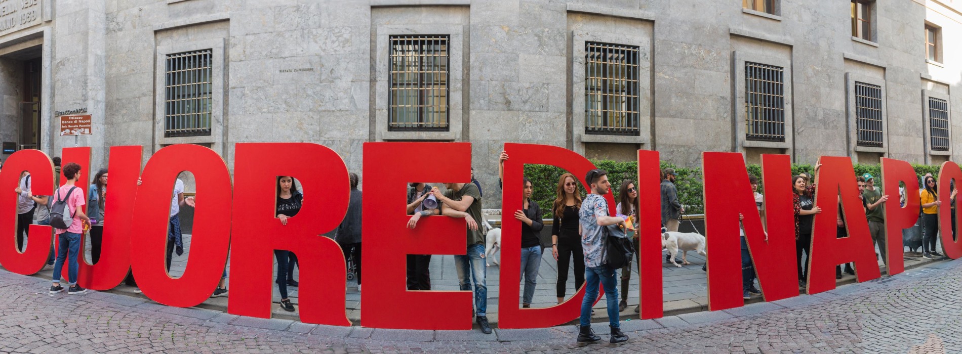 Quartieri Spagnoli, il #cuoredinapoli è rosso e batte per l’arte