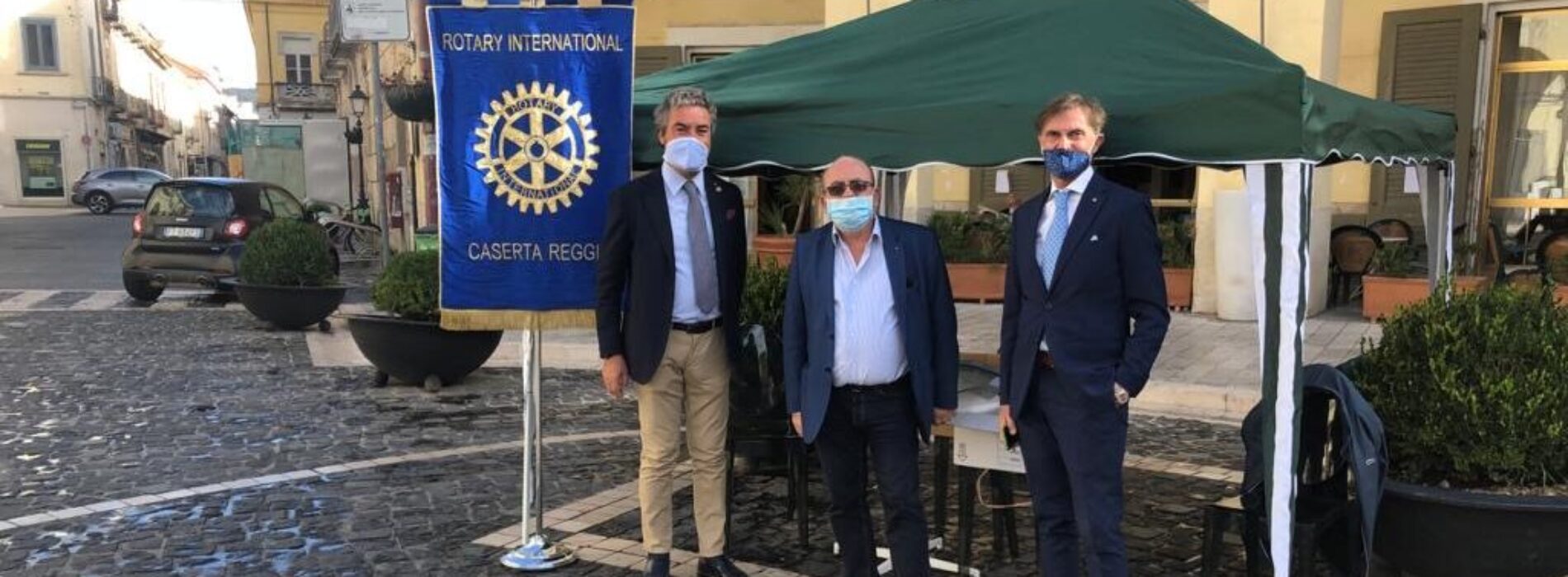 Il Rotary in piazza, impegno anti-covid con mascherine gratis
