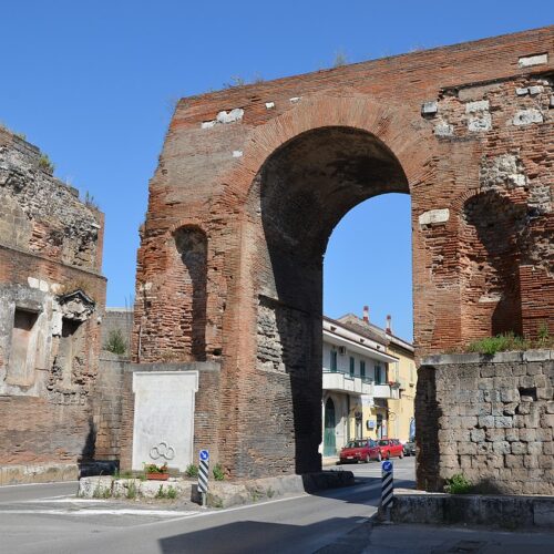 Memorie di Adriano, vive il restauro l’Arco di Trionfo capuano