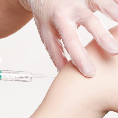 Vaccini. Commercialisti categoria a rischio, appello a De Luca