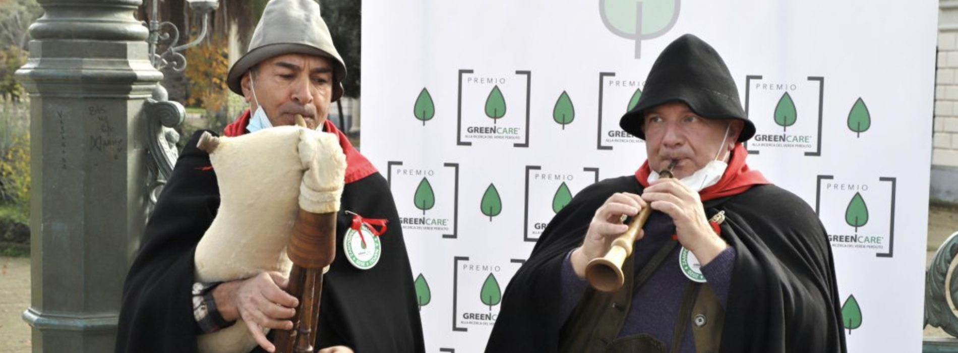 Premio GreenCare, gli zampognari in piazza Carlo di Borbone