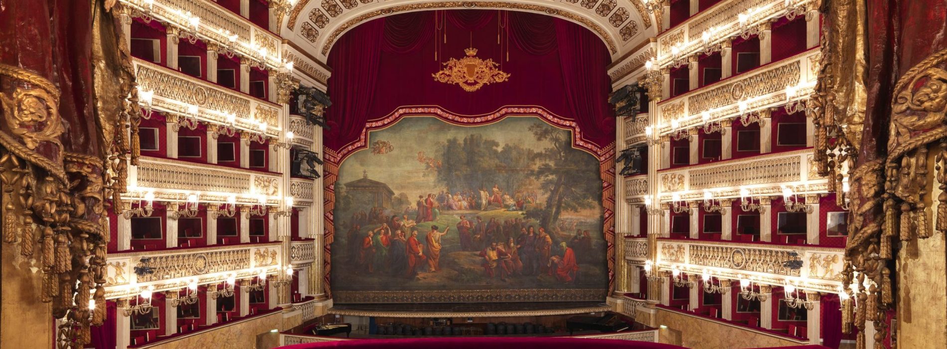 Teatro San Carlo. Raccolta fondi per i profughi giunti a Napoli