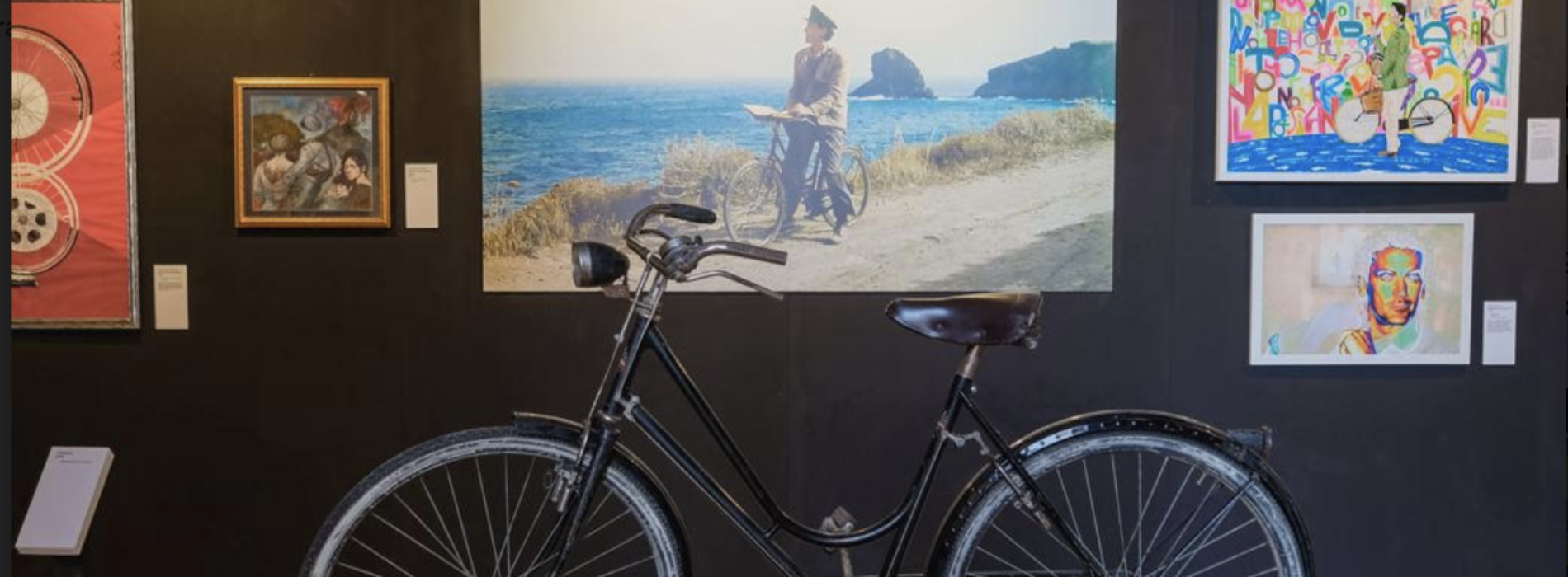 La bicicletta de Il Postino ritorna a Procida, aperta la mostra