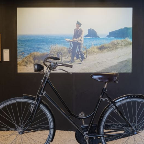 La bicicletta de Il Postino ritorna a Procida, aperta la mostra