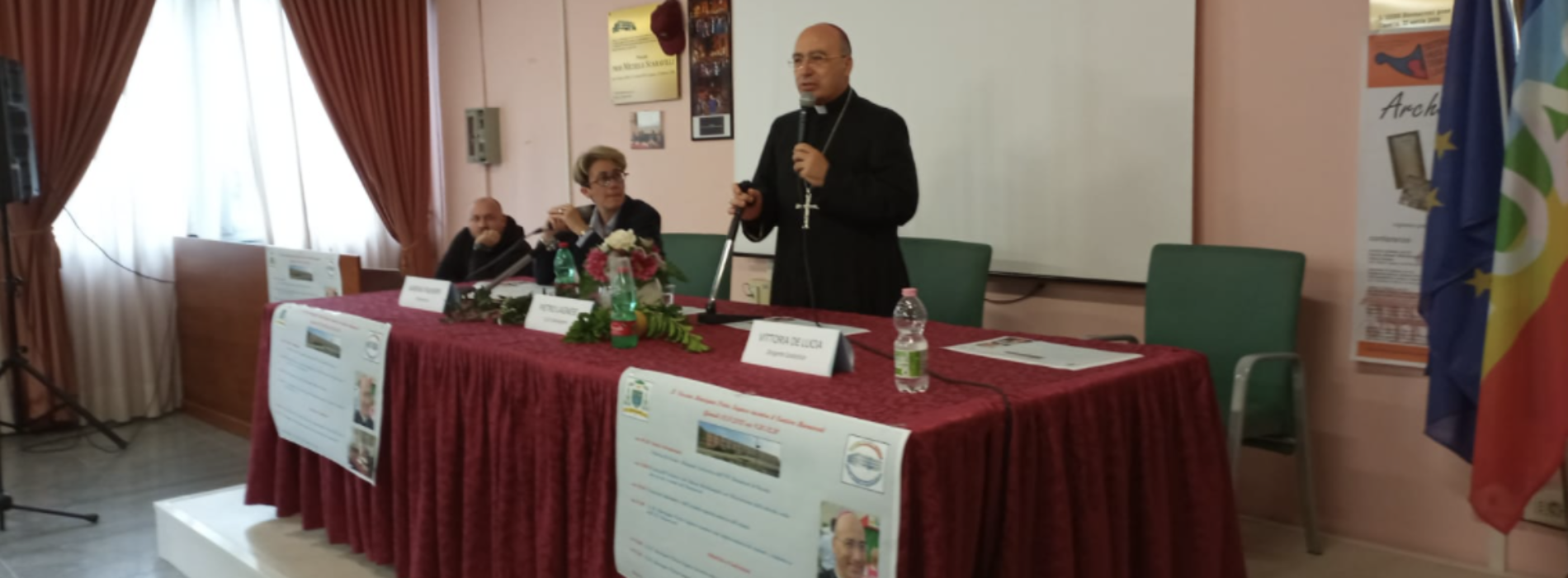 Istituto Buonarroti, il vescovo Pietro Lagnese entra in classe