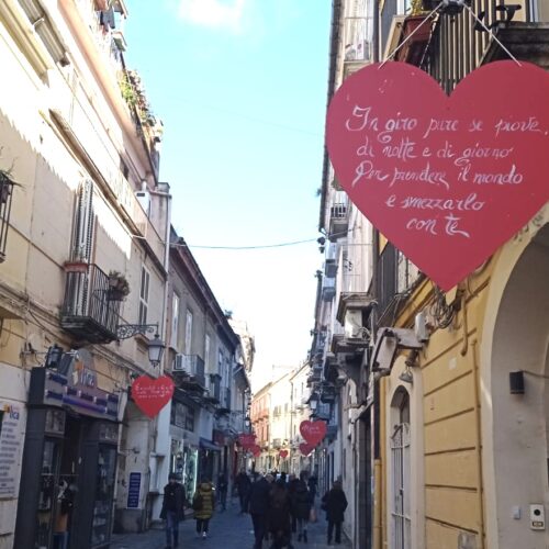 San Valentino, l’amore va in mostra a via San Giovanni