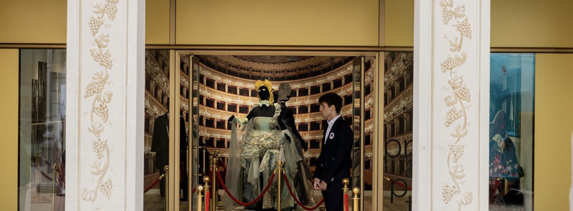 La Reggia Outlet, mostra di costumi e oggetti di scena del San Carlo