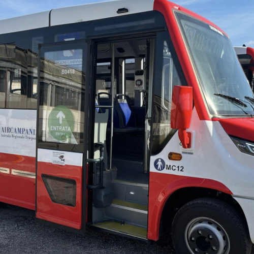Air Campania. Consegnati 10 nuovi bus Iveco a metano